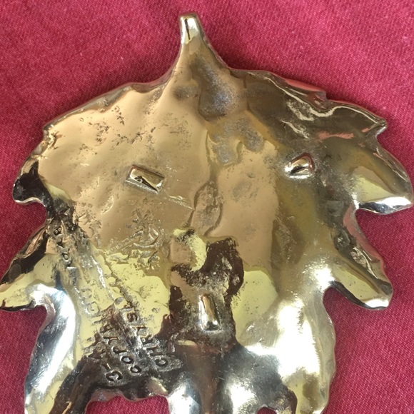 Virginia metal crafter brass chrysanthemum ashtray - Picture 2 of 4